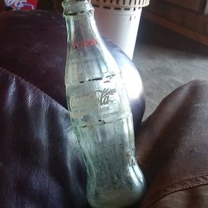 Coca cola classic 8oz bottle
